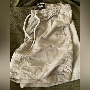 RSQ beige shorts